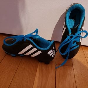 Kids 10.5 Soccer Cleats/Shoes in "new" condition!